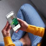Girl with mobile phone in the reuseit shop | LGI