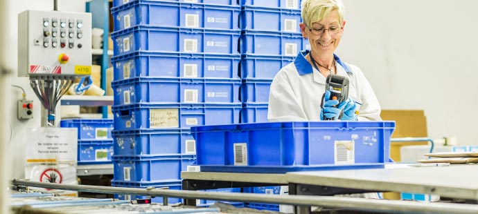 Person with electronic | LGI Reverse logistics