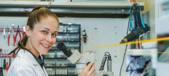 Woman repairs medical equipment | LGI